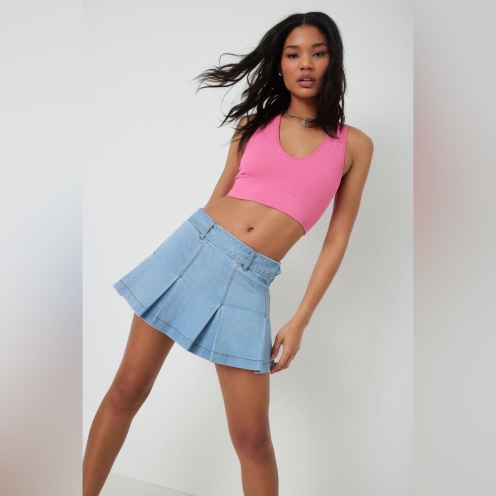 Denim Pleated Mini Skirt. Size Large.